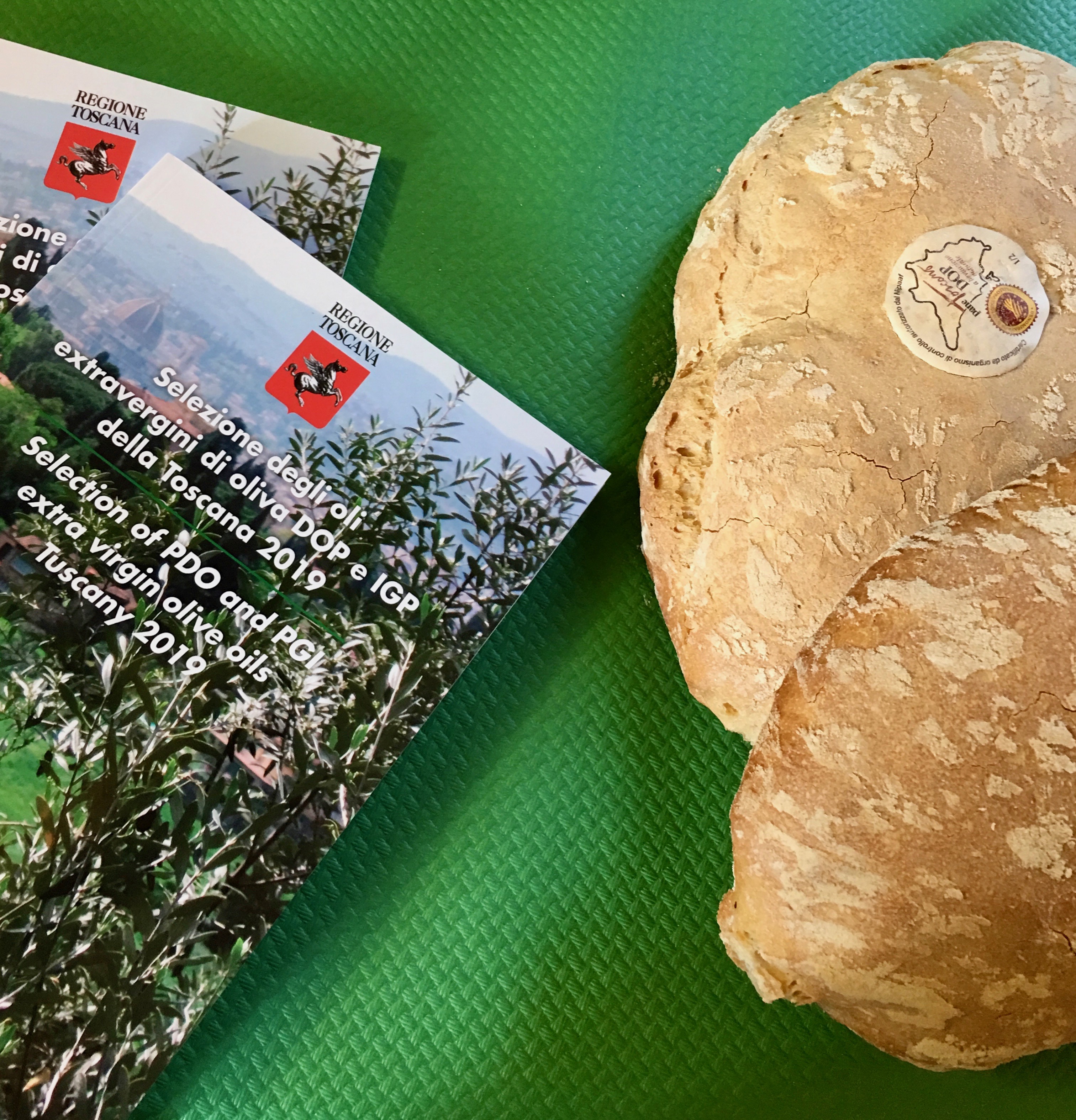 La selezione 2019 degli oli DOP e IGP della Toscana con il Pane Toscano DOP