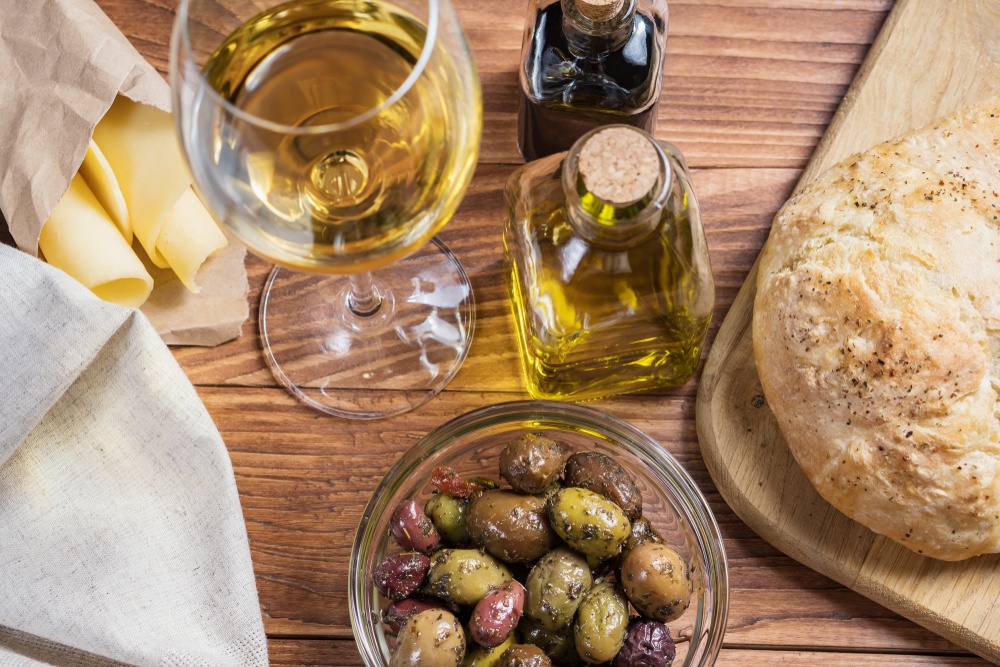 Prodotti agroalimentari (pane, olio, olive, vino, pasta)